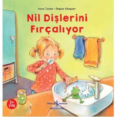 Nil Dişlerini Fırçalıyor