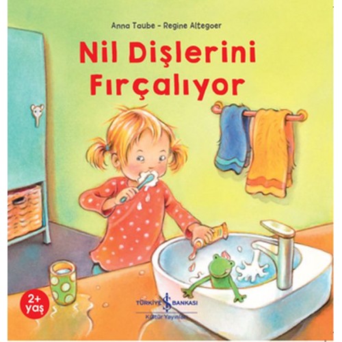 Nil Dişlerini Fırçalıyor